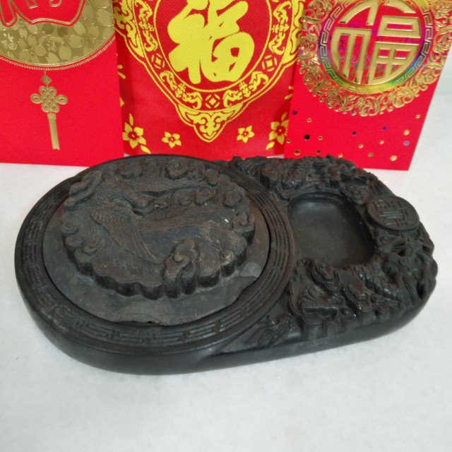 砚台 (Category: Religious Items) located in Singapore. Submitted by luckycloud.0e0887 (Listing ID 156242522, Image 4). Description: 龙凤呈祥砚台一方，22*14.5*2.5 cm ，盖略有小缺口，不影响使用。.