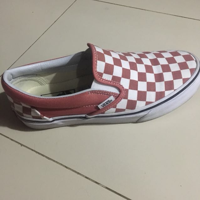 Red checkered best sale vans with roses
