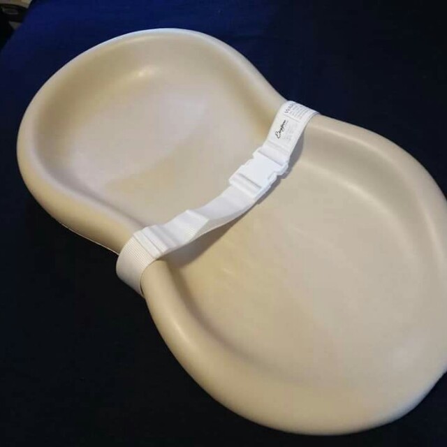 Baby Change Mat (Keekaroo Peanut Changer), 兒童＆孕婦用品, 洗澡及換尿片, 洗澡及換尿片 其他用品 Carousell