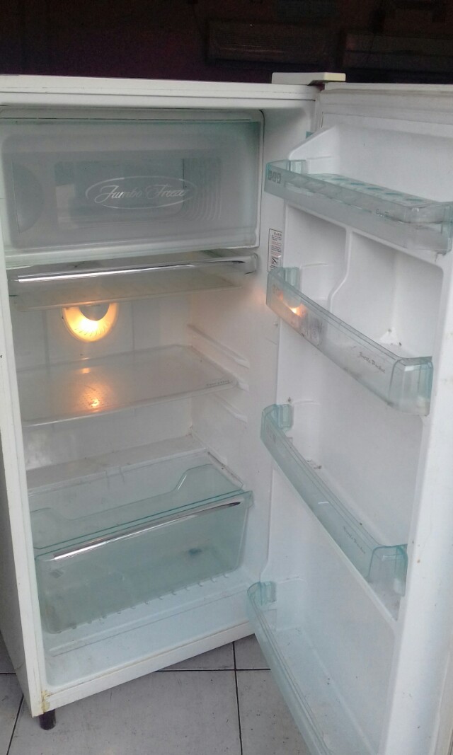 Lemari Es Polytron Grees Rak Lengkap Dijamin Beku Dingin Elektronik Lainnya Di Carousell