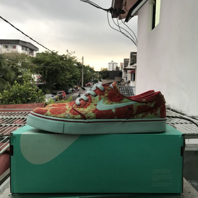 Nike store janoski pizza