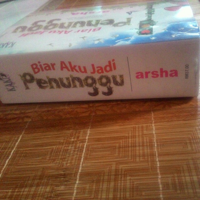 Novel Biar Aku Jadi Penunggu By Arsha Books Stationery Books On Carousell