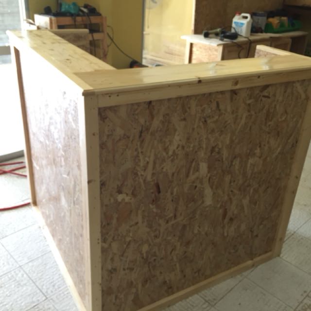 Cashier counter (Category: Shelves, Cabinets & Racks) located in Banting. Submitted by fakrulrazi3770 (Listing ID 156343968, Image 2). Description: 4 feet x 4 feet.