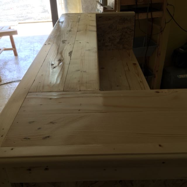 Cashier counter (Category: Shelves, Cabinets & Racks) located in Banting. Submitted by fakrulrazi3770 (Listing ID 156343968, Image 3). Description: 4 feet x 4 feet.