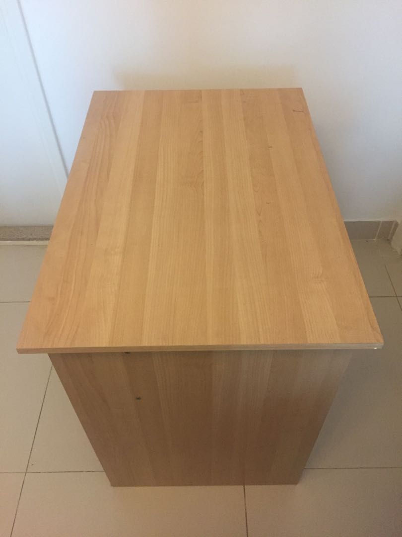Desk IKEA light wood colour, 傢俬＆家居, 傢俬, 桌子 Carousell