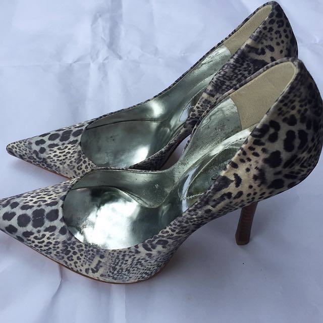 guess leopard pumps