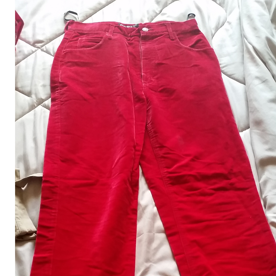 guess red pants