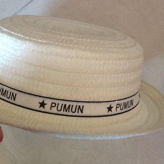 Hat (Category: Other Accessories) located in Singapore. Submitted by hh1959 (Listing ID 156295375, Image 4). Description: .