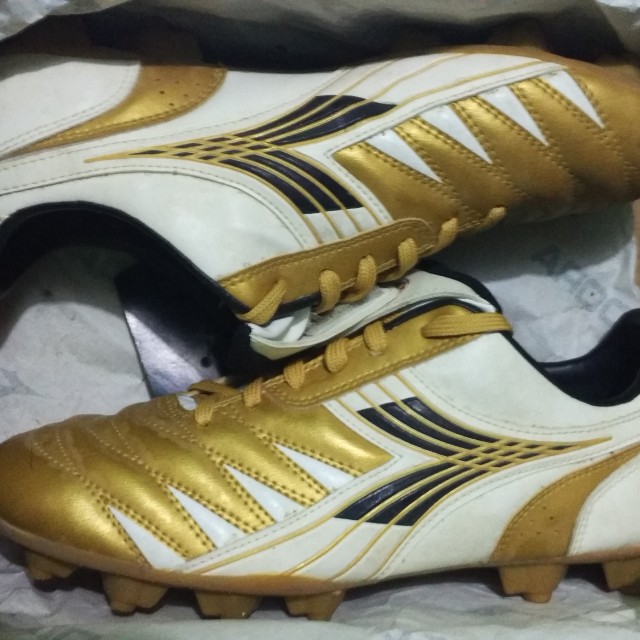 Sepatu Bola Diadora Original - Pilihan Online Terbaik
