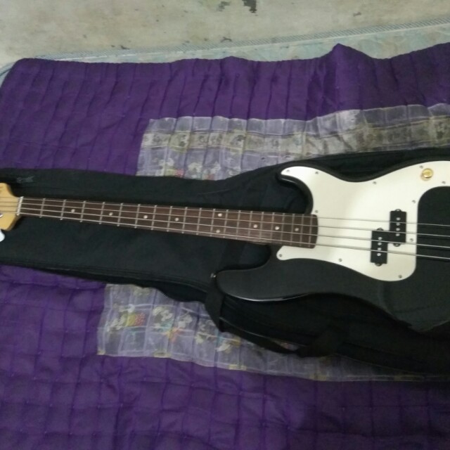 Bass squier bekas sale
