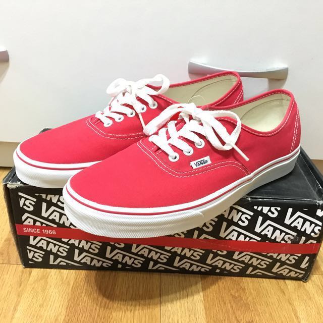 由 xhakahou (刊登 ID 135352359，圖片 2) 提交，位於 台北市 (Taipei) 的 VANS authentic 紅色經典款 (類別：運動鞋、球鞋)，說明：VANS經典款，old school 滑板迷別錯過！ 穿過2次，9成新、白邊沒問題！出貨前再幫您整理。 台中市區可面交。