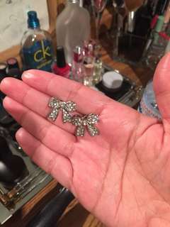 Never used bow earring