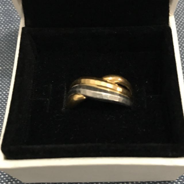 Crossover 18k Gold And Platinum Wrap Around Ring Hallmark K18 Pt900 5 1 Grams Luxury Accessories On Carousell