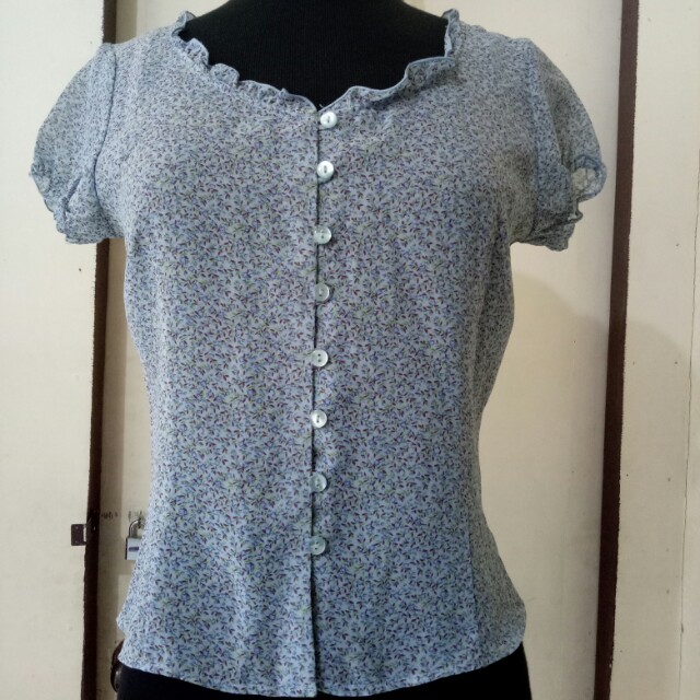 FREE - blue floral blouse (Category: Blouses) located in Cavite. Submitted by troian (Listing ID 156539862, Image 1). Description: Free when you buy any clothes in my shop 🙂.