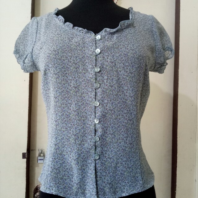 FREE - blue floral blouse (Category: Blouses) located in Cavite. Submitted by troian (Listing ID 156539862, Image 2). Description: Free when you buy any clothes in my shop 🙂.