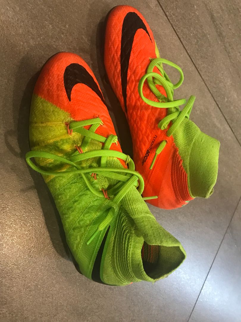 buy kids football boots