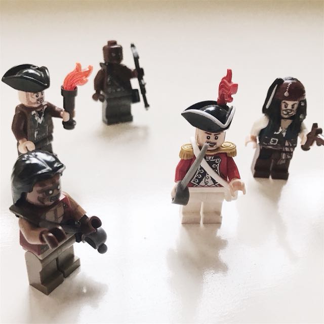 lego pirates of the caribbean minifigures