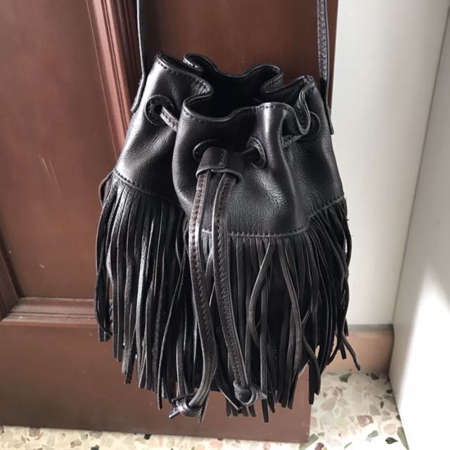 black crossbody bucket bag