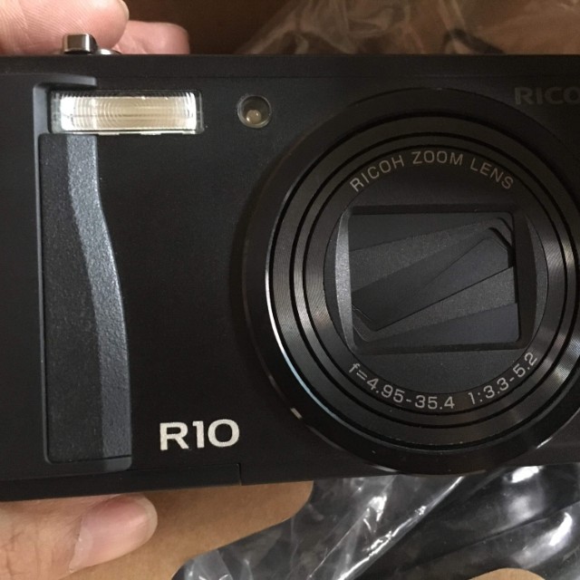 Ricoh r8 and r10, Photography, Cameras on Carousell