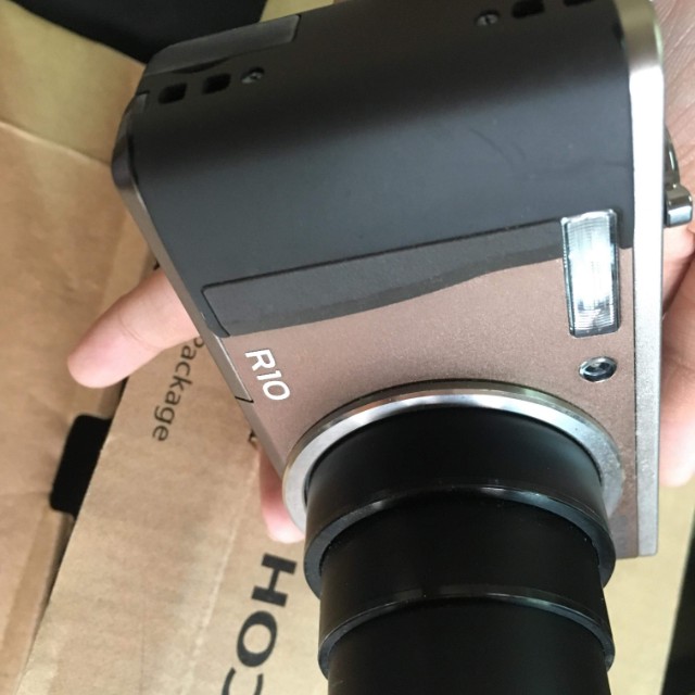 Ricoh r8 and r10, Photography, Cameras on Carousell