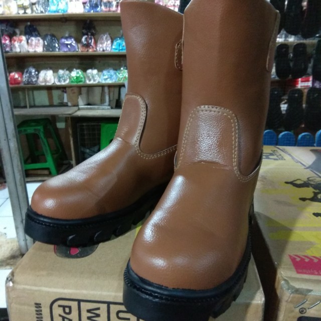 Sepatu Safety Besi Boot Panjang Sol Karet Harga Murah Terjangkau Sefaty Safety Safty Septi King Juger Caterpillar Kingstell Fesyen Pria Sepatu Di Carousell