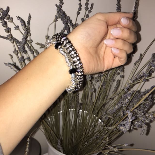 Set (Category: Jewelry) located in Mississauga. Submitted by reeeh (Listing ID 156488521, Image 3). Description: Classic piece Silver is sterling silver .