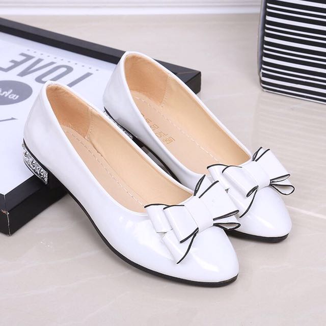 black and white flat shoes for ladies