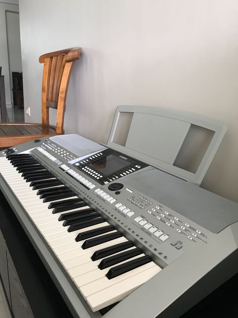 Yamaha PSRS910 61Key arranger workstation keyboard with stand