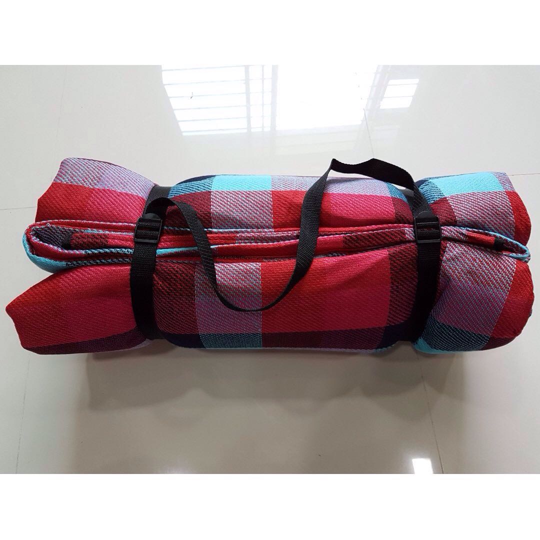 GIANT PICNIC MAT Seriously it s huge. Used Only Once Babies Kids Going Out Other Babies Going Out Needs on Carousell