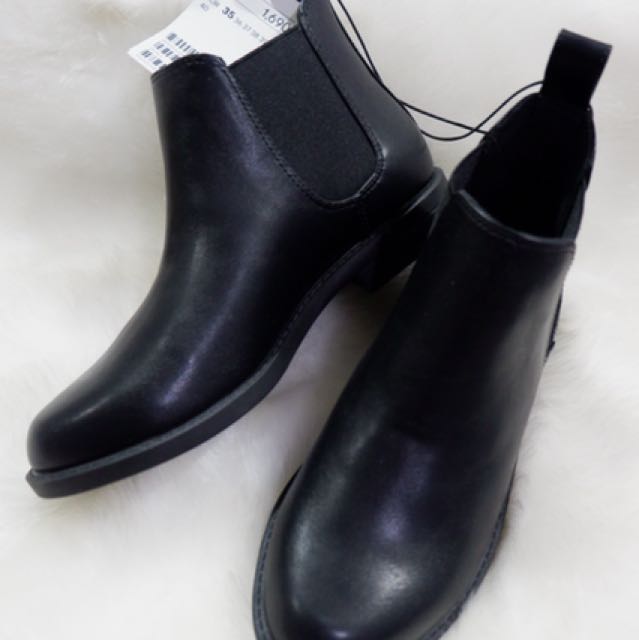 H M Chelsea Boots Women S Fashion Shoes On Carousell