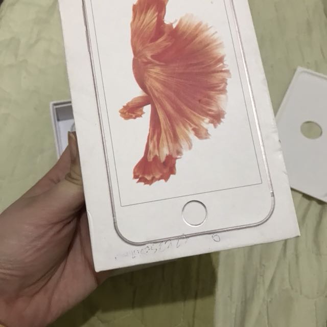 Iphone 6s Plus 16gb Box Replacement (Category: Portable Audio Accessories) located in Manila. Submitted by prelovedbyjammie (Listing ID 156690043, Image 3). Description: actual photos posted. for iphone 6s plus rosegold 16gb box ✔️ manuals ✔️ pwde kahit anong unit ng 6s plus honest flaws: see pics posted above thanks! RFS: di na nagagamit. pm me ❤️ respectpost.