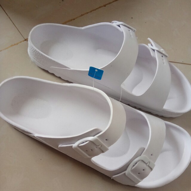 Jual Size 44 Sandal Warna Putih Bahan Karet Mirip Birkenstock Fesyen Pria Sepatu Di Carousell