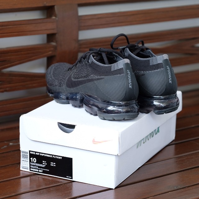 triple black vapormax 2.0