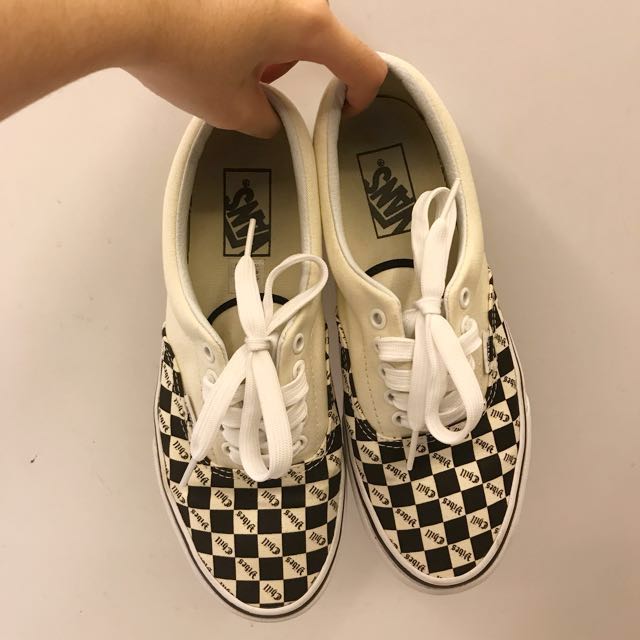 vans era chill vibes