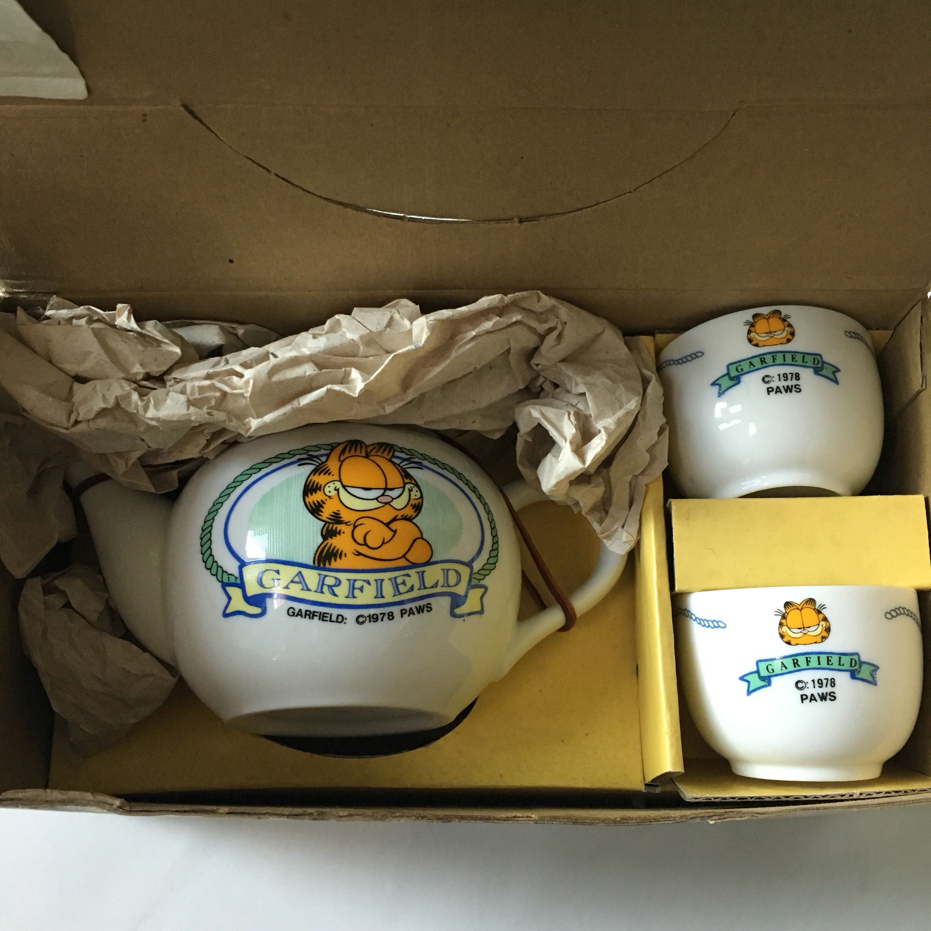 Vintage Garfield Tea Pot & Tea Cups Set, Furniture & Home Living ...
