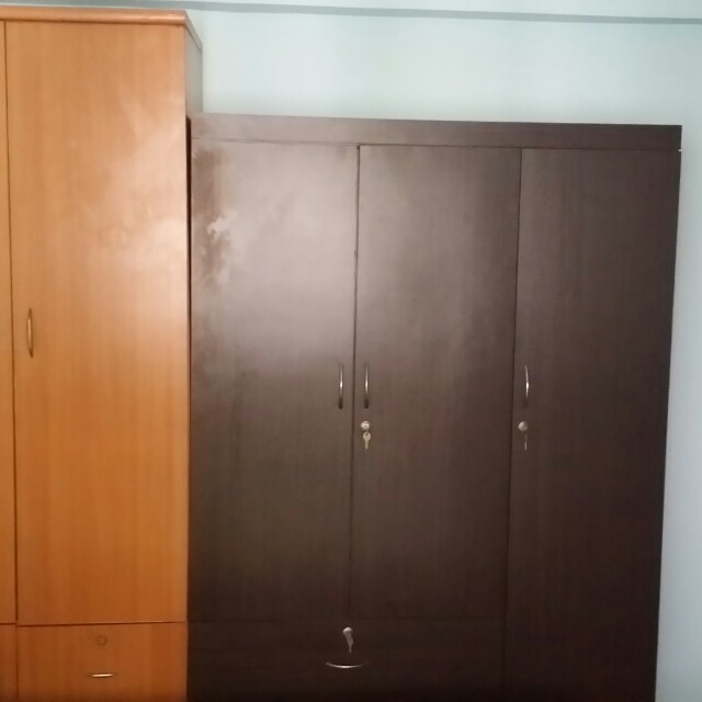 3 Dr Wardrobe Dark Brown Clr Mirror Inside 2 Yrs Only