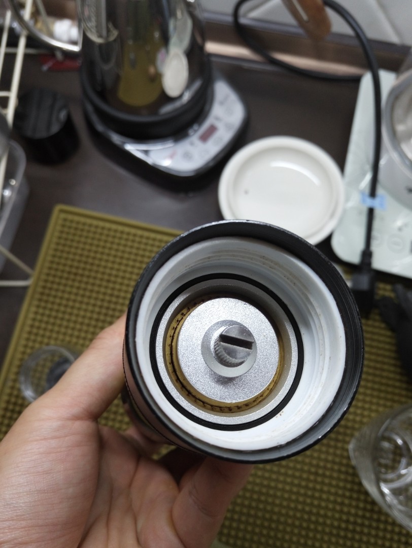 Hand coffee grinder titanium coated burrs, TV & Home Appliances