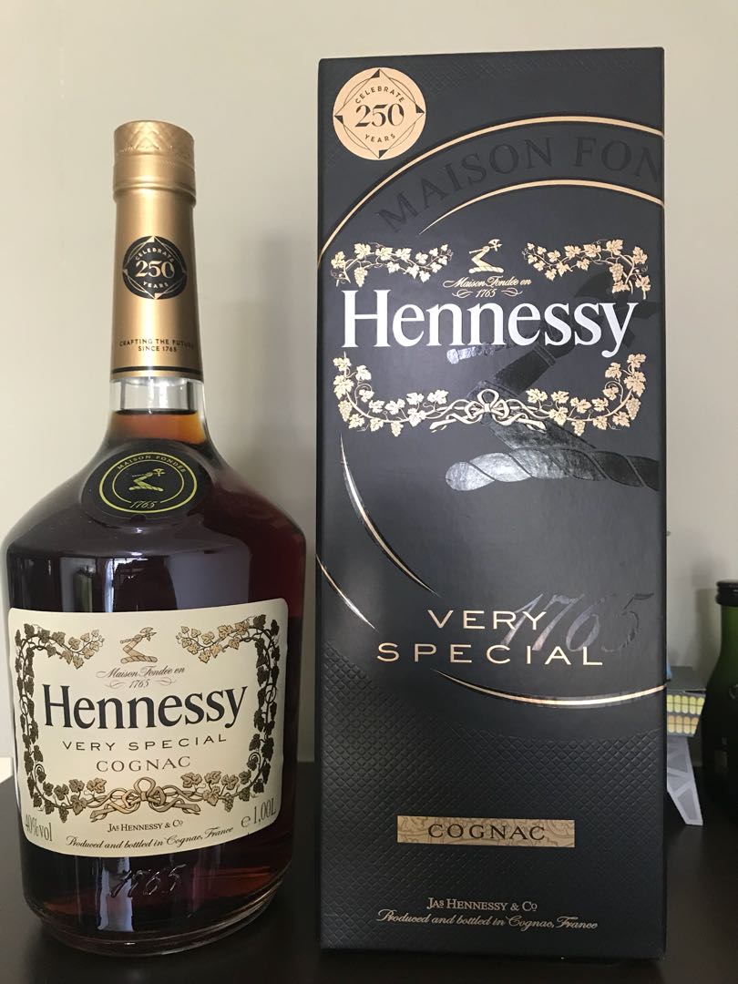 Hennessy VS COGNAC, Food & Drinks, Alcoholic Beverages on Carousell