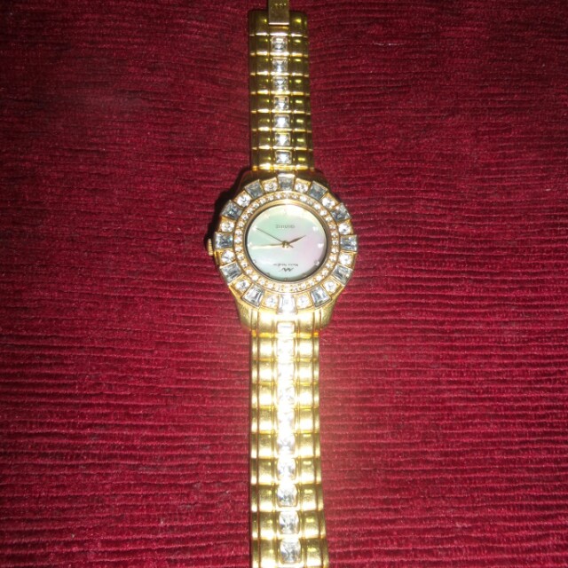 Marreo valentino clearance swiss quartz price