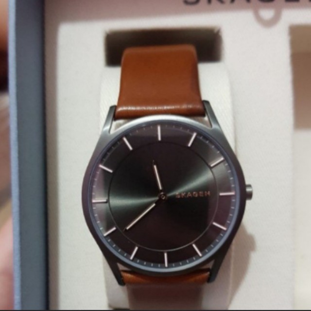 Preloved Skagen Mens watch (Category: Men's Watches) located in Manila. Submitted by enzos_preloved_stuff (Listing ID 156783530, Image 1). Description: Good As New! Newly changed battery. That watch is a limited edition from Dubai. I bought it at Mall of the Emirates for the price of 14,000 pesos. The box is included, receipt,warranty paper and instructions. The price is already discounted. :-) #freedelivery Manila area only.
