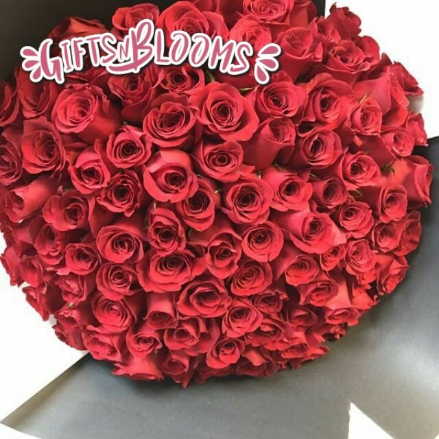 Big Bouquet Of Red Roses