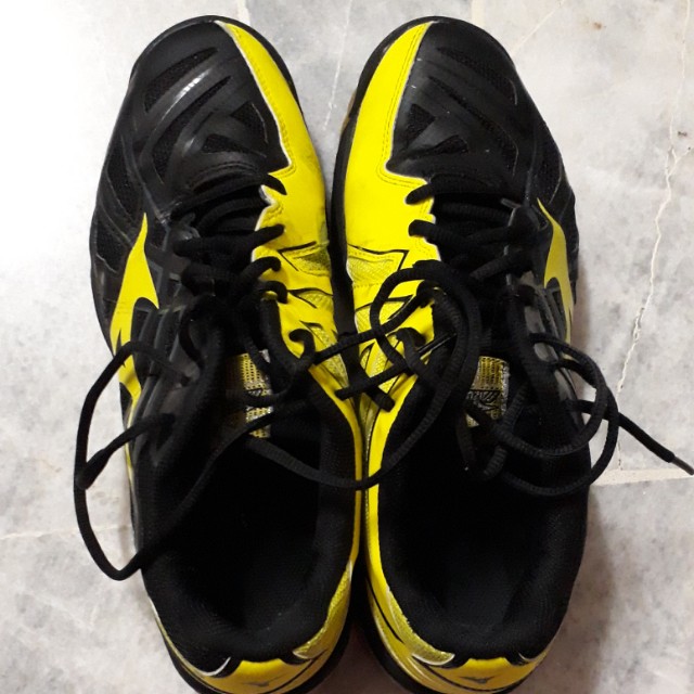 Mizuno wave hurricane 3 yellow store