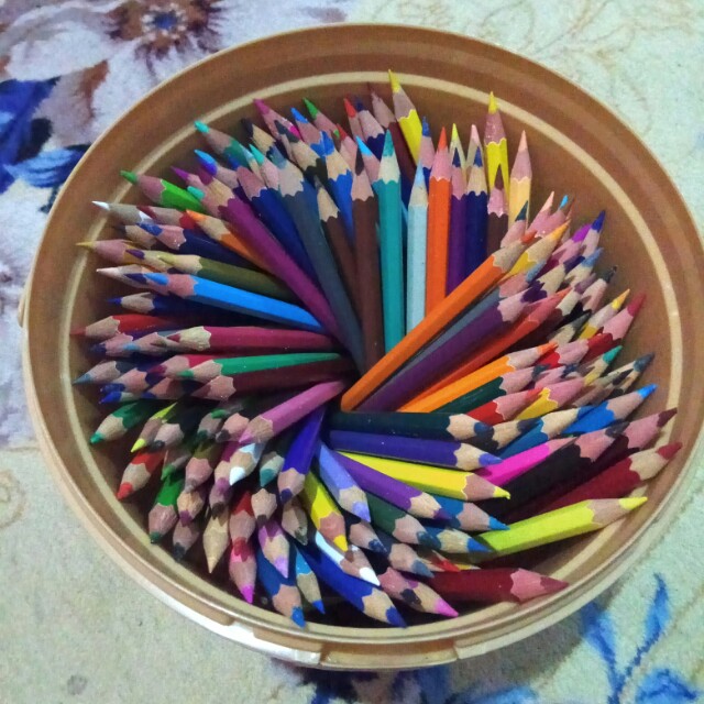 Pensil Warna 156pcs Books Stationery Stationery On Carousell