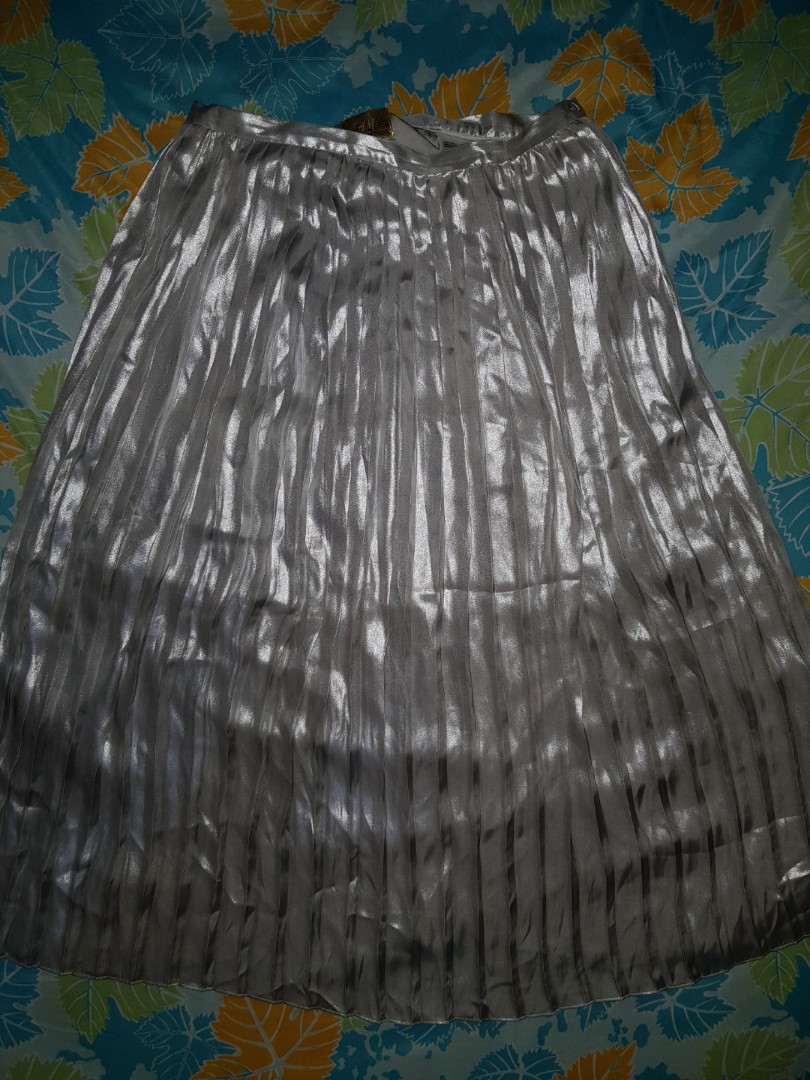 Repriced H M Metallic Silver Pleated Skirt Women s Fashion Bottoms Skirts on Carousell