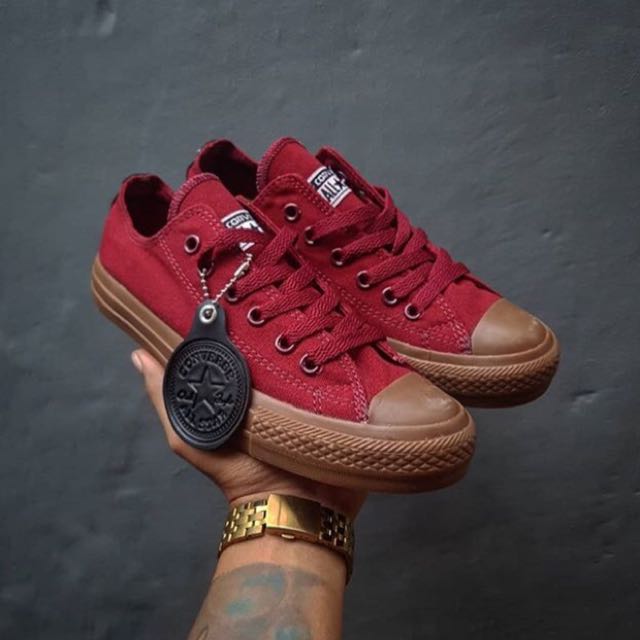 maroon converse mens