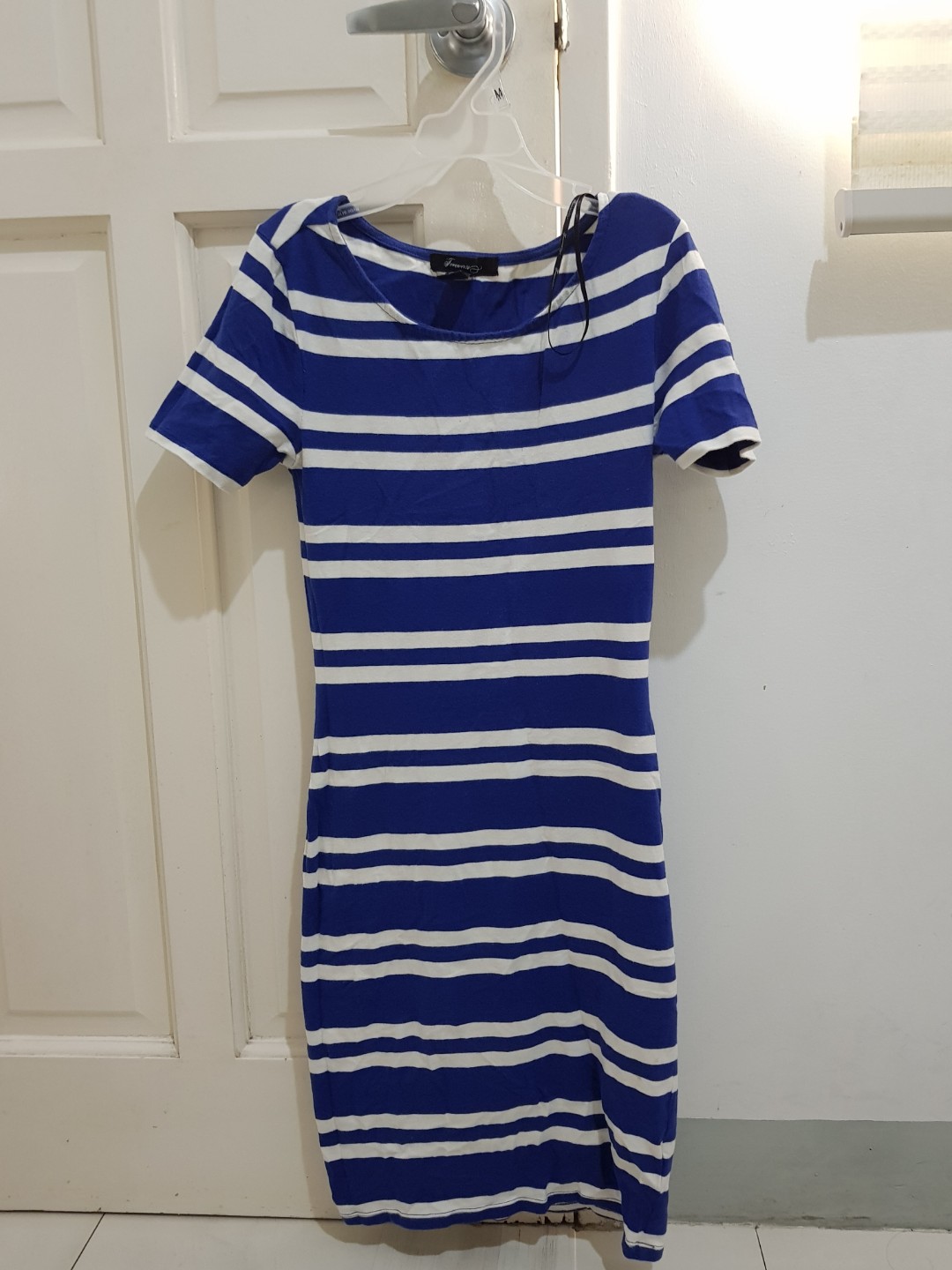 Forever 21 body fitting knee length dress (Category: Dresses) located in Pasig City. Submitted by kathrinas (Listing ID 157321841, Image 1). Description: .