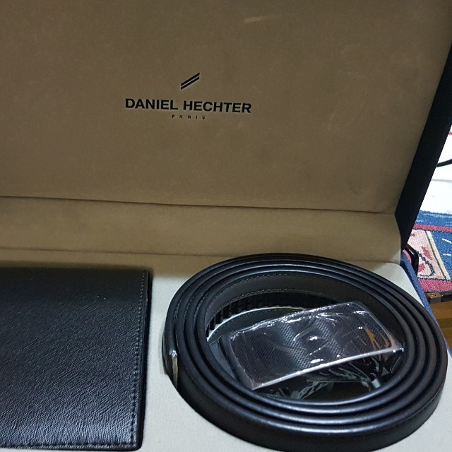 Set (Category: Accessory holder, box & organizers) located in Singapore. Submitted by adamant01 (Listing ID 157386645, Image 2). Description: Picture shown.
