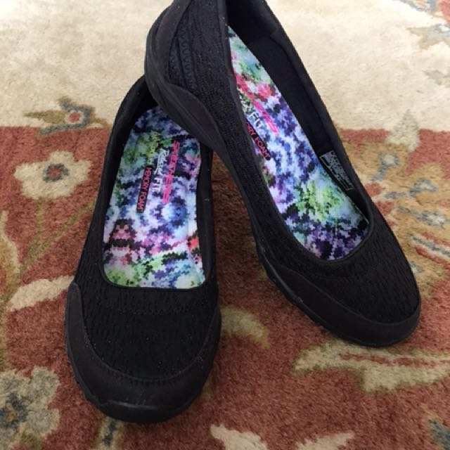 skechers relaxed fit shoes womens
