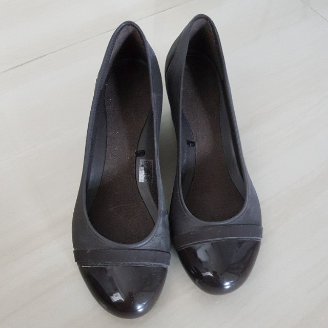 crocs pump shoes