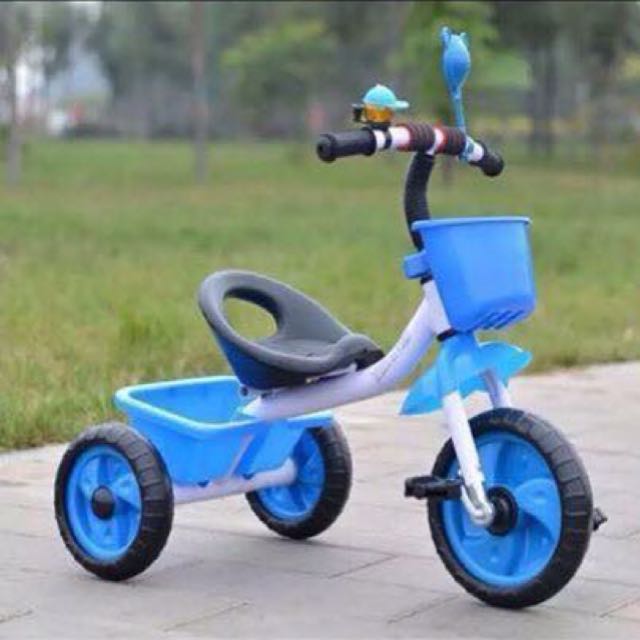 wheels on tricycle